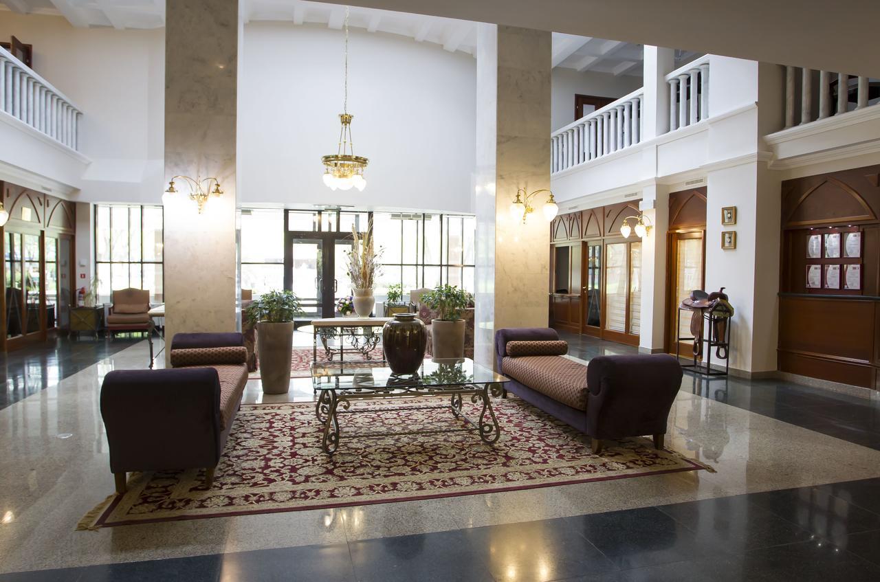 Atyrau Dastan Hotel Eksteriør bilde