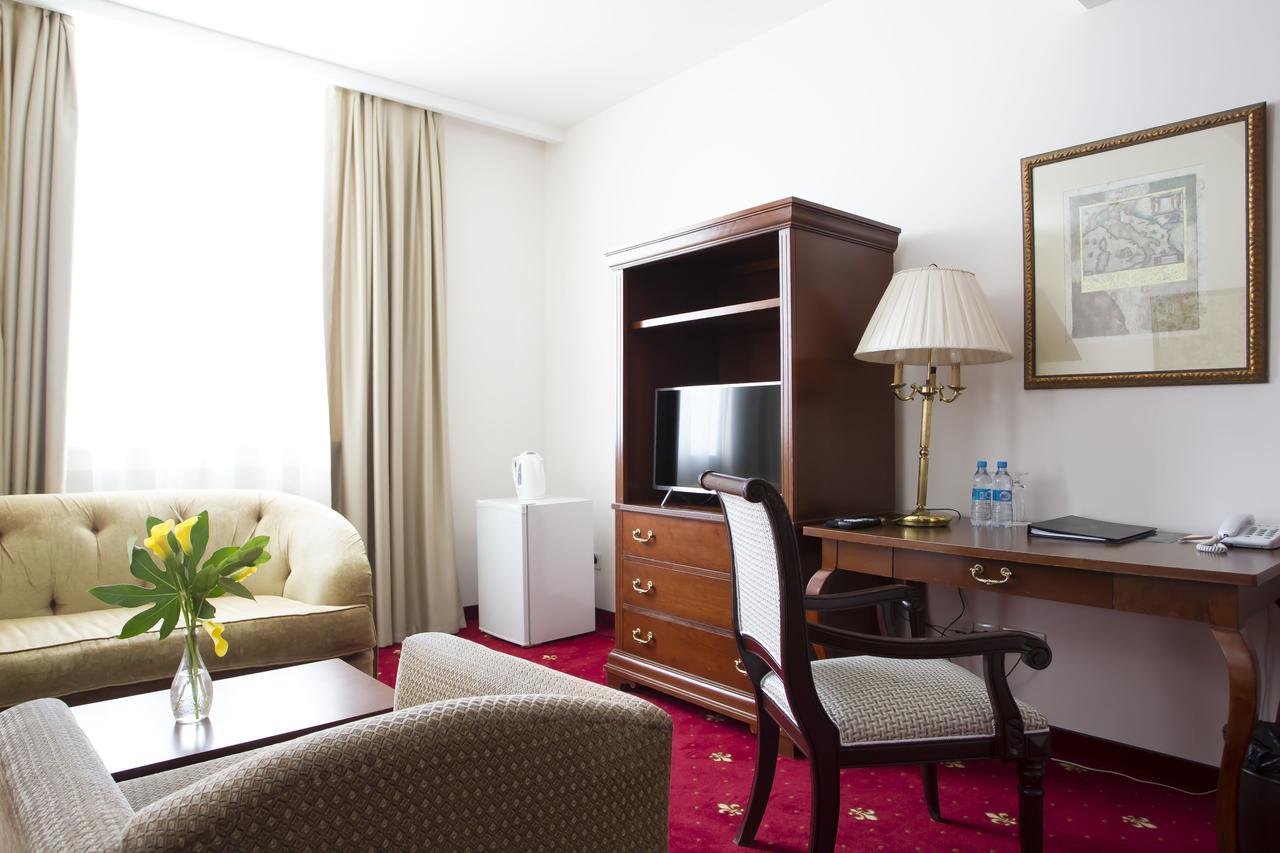 Atyrau Dastan Hotel Eksteriør bilde